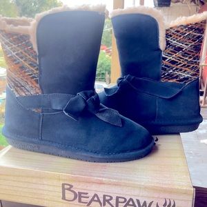 BearPaw Slate Blue Suede Geneva Sheepskin water resistant Ankle Boot. Size 10